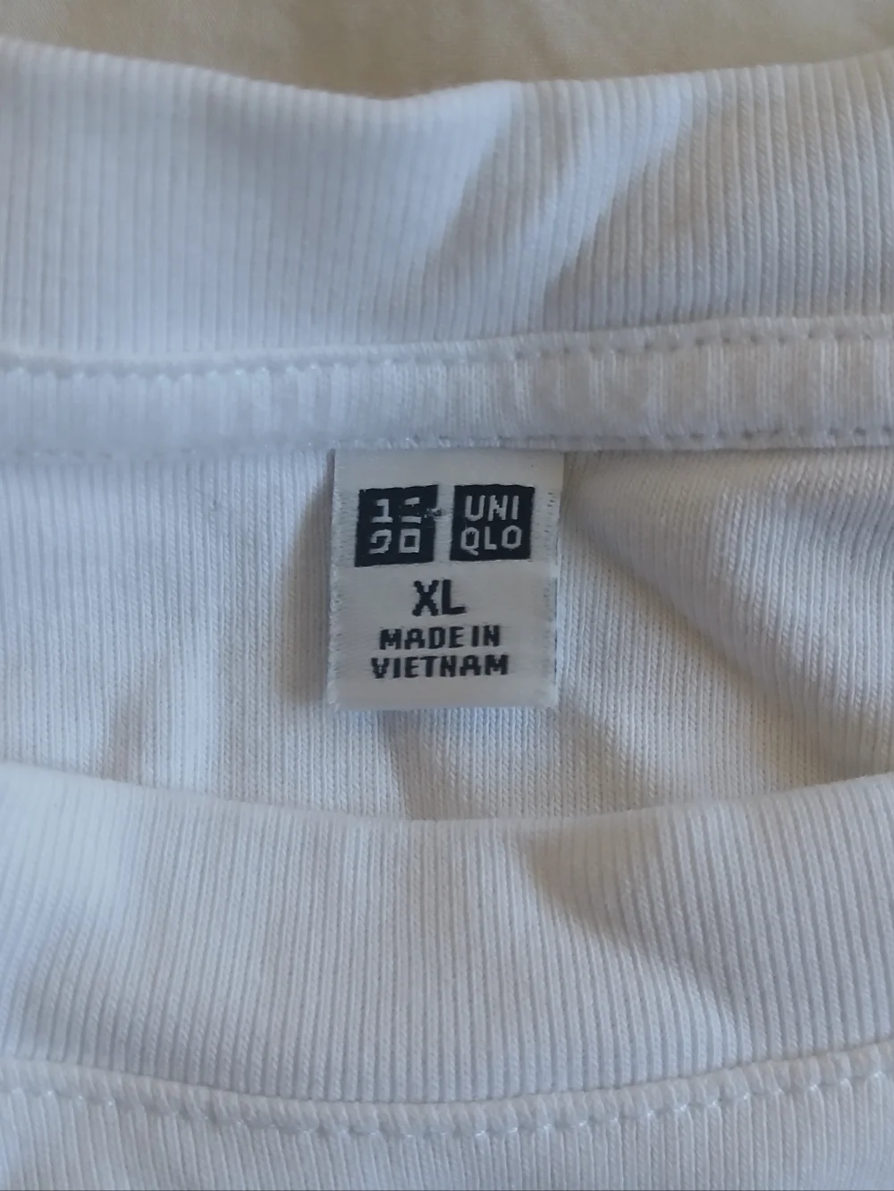 Uniqlo White Crew Tee - Picture 3 of 4